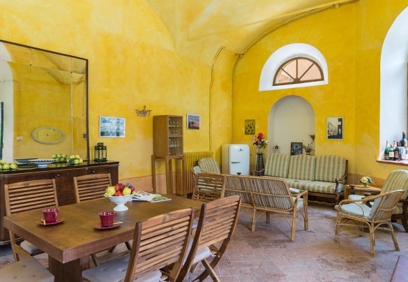 The second kitchen, perfect for alfresco dining (equipped with a service bathroom with shower) - Villa Lemura