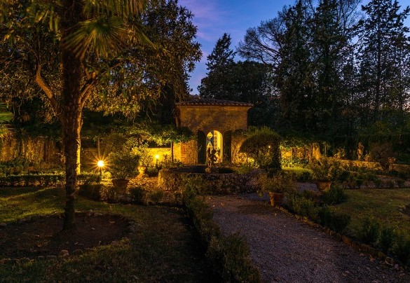 The Italian garden illuminated at night - Villa Lemura