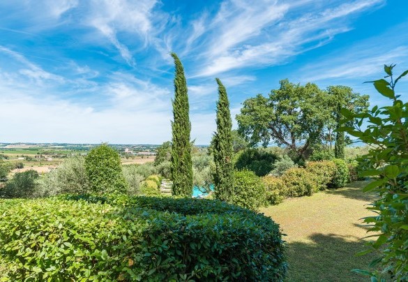The view offered by the villa is particularly attractive because it is located on the green plain of Lake Trasimeno - Villa Lemura 