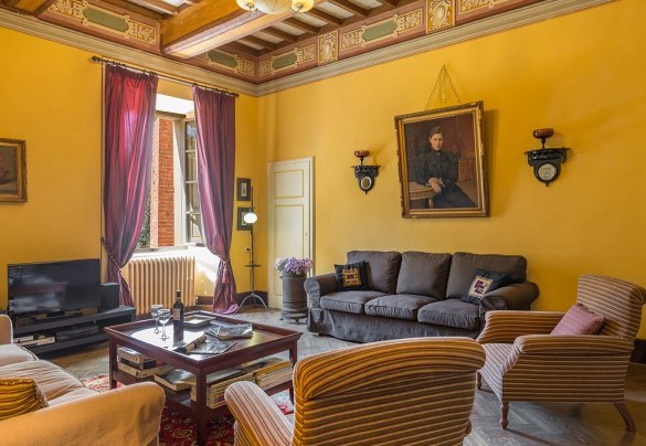  TV room furnished with sofas on the ground floor - Villa Lemura
