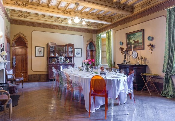The dining room with the table set for important lunches - Villa Lemura