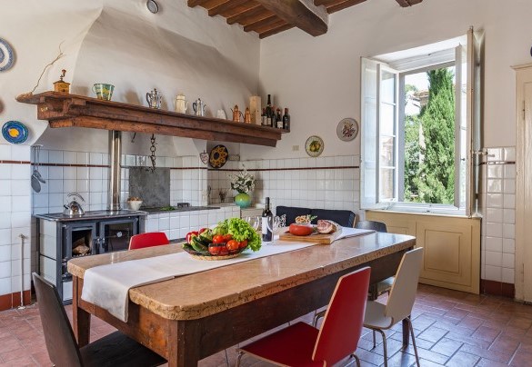 Large kitchen on the ground floor - Villa Lemura