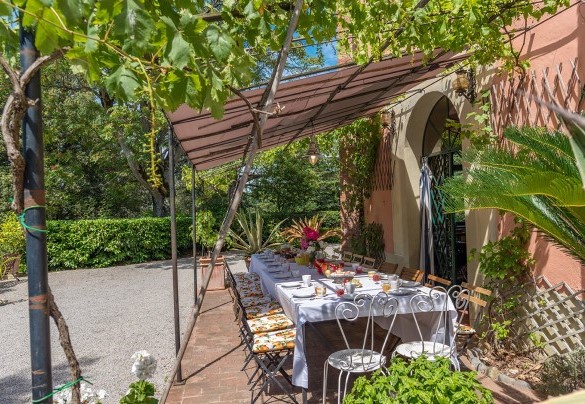 The pergola, a perfect place for breakfasts - Villa Lemura