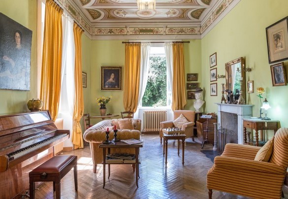Living room with fireplace - Villa Lemura