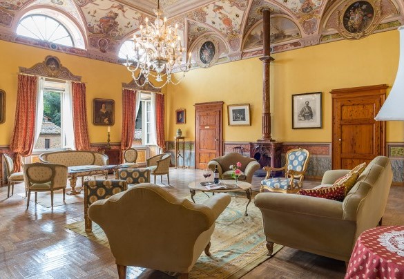 The large attractive central living room dominating the floor - Villa Lemura