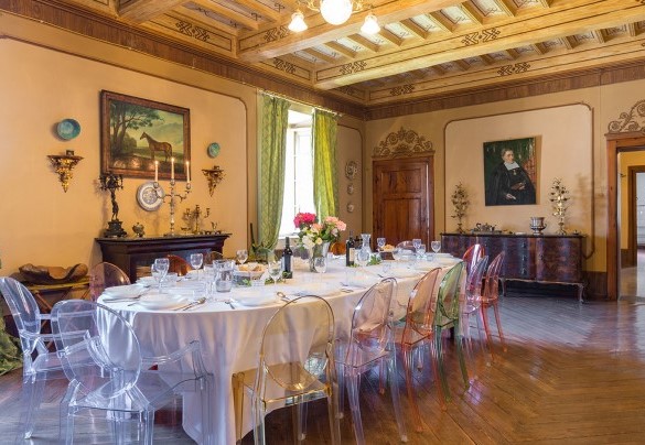  The impressive dining room on the ground floor - Villa Lemura