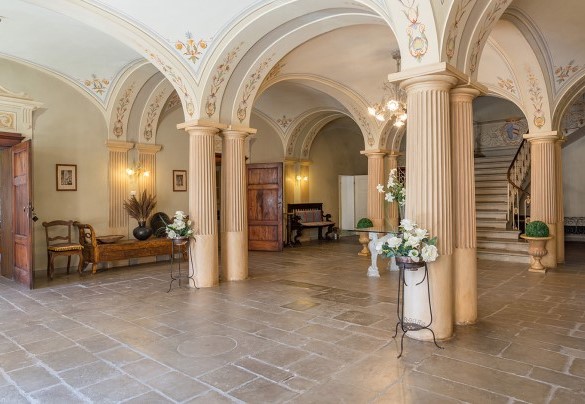 The bright and spacious hall - Villa Lemura