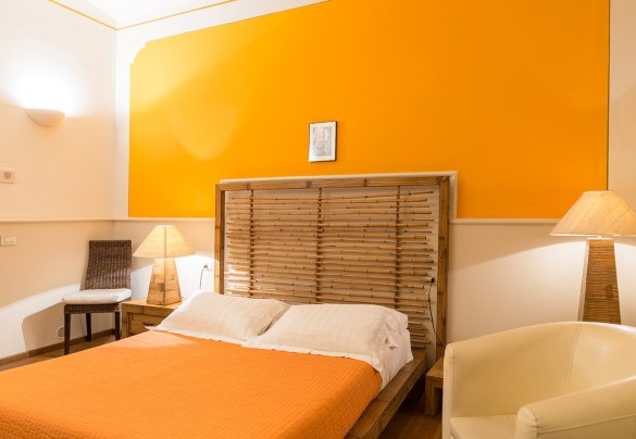 Camera matrimoniale con bagno en-suite con doccia – Villa Leonardo