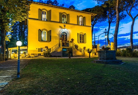 La villa si trova nel cuore di uno tra i paesaggi più belli e vari della Toscana, nella regione del Chianti – Villa Leonardo