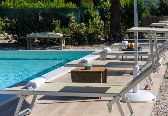 The pool measures 10 x 4 m, with a costant depth of 1.30 meters - Villa Lia