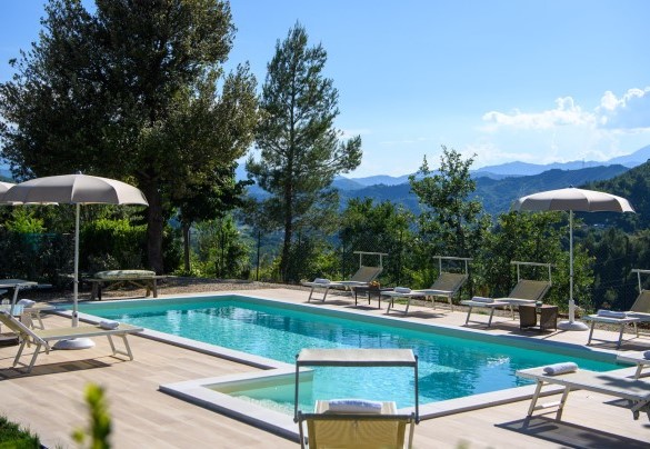 The pool measures 10 x 4 m, with a costant depth of 1.30 meters - Villa Lia