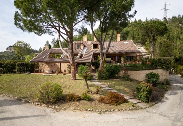  La villa è una raffinata residenza immersa nel verde delle colline marchigiane - Villa Lia