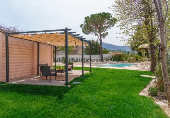 La pergola antistante la piscina - Villa Lia