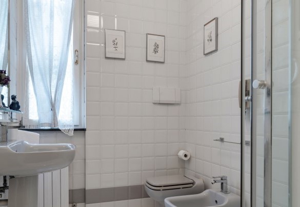 Il bagno con doccia del secondo piano - Villa Liberty Albisola