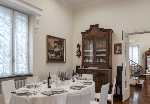 L’elegante sala da pranzo - Villa Liberty Albisola