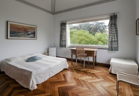 Anche la terza camera matrimoniale all'ultimo piano è molto spaziosa e luminosa - Villa Liberty Albisola