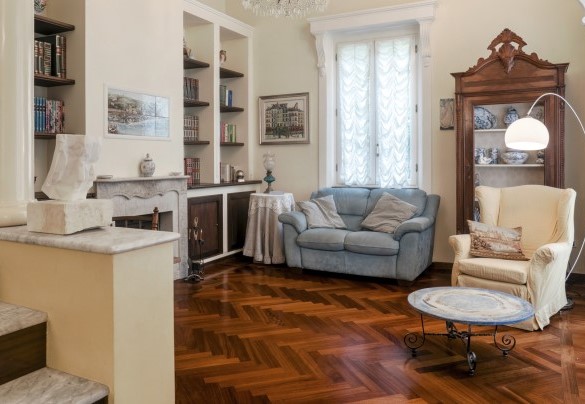 Lo studio è un comodo ed elegante spazio in cui potersi dedicare alla lettura o al lavoro - Villa Liberty Albisola