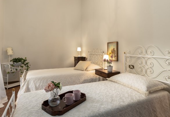 The twin bedroom no. 4 with joinable beds on the first floor  – Villa Loredana