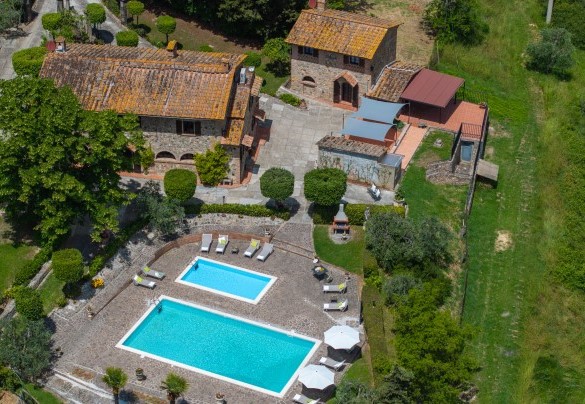 The garden has a rich vegetation of typical Mediterranean scrub, including holm oaks, oaks, lime trees and cypresses – Villa Loredana