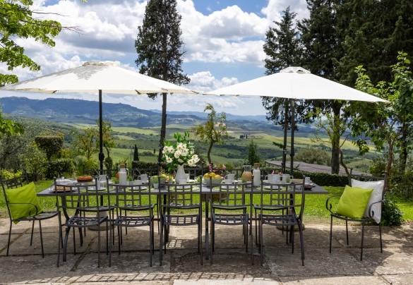 The outdoor dining area where you can enjoy a quiet and peaceful meal in good company – Villa Loredana