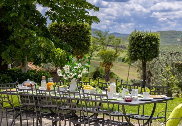 The outdoor dining area where you can enjoy a quiet and peaceful meal in good company – Villa Loredana