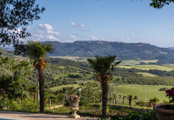 About 15 kilometres away is Volterra, visible from the property – Villa Loredana