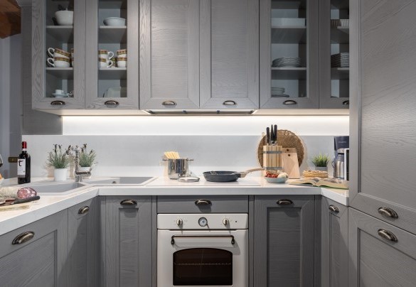 The kitchen with fireplace and wood-burning oven  – Villa Loredana