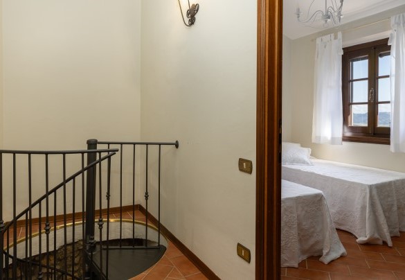 Le scale a chiocciola che portano alla zona notte nell’annesso – Villa Loredana