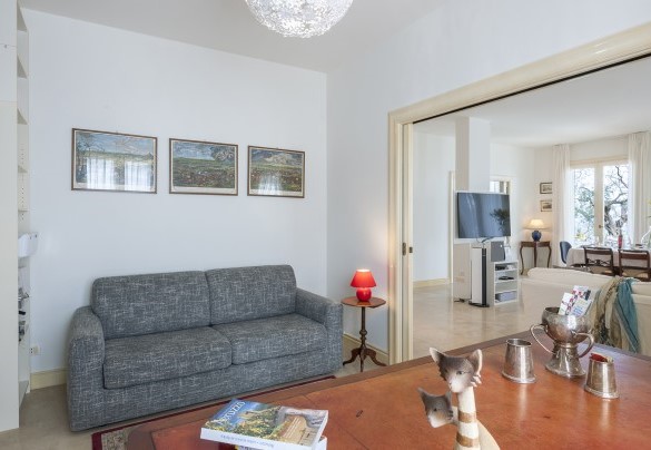 Lo studio può anche essere adibito a camera con divano letto queen size (140 cm) – Villa Lucente