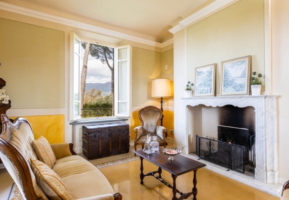 The elegant living room with ornamental fireplace at first floor – Villa Luigina