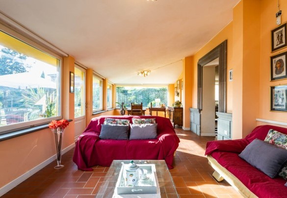 The spacious veranda with smart tv and table with chess – Villa Luigina