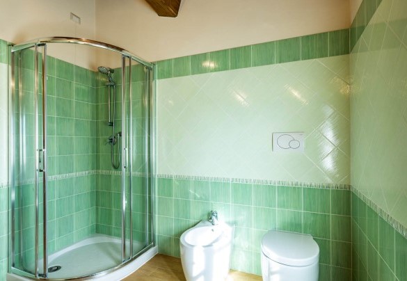 The en-suite shower bathroom at second floor – Villa Luigina