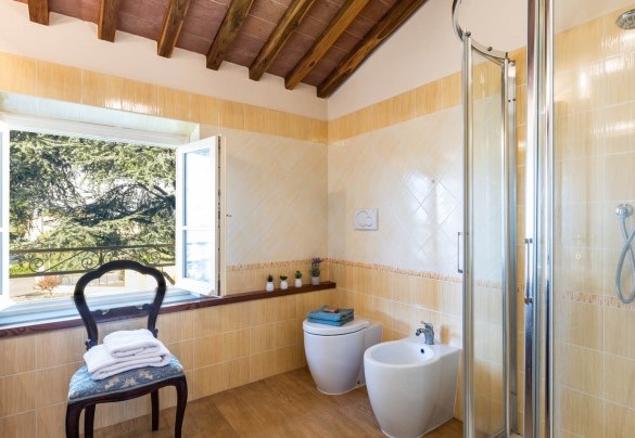 The shower bathroom serving the twin bedroom at second floor Villa Luigina