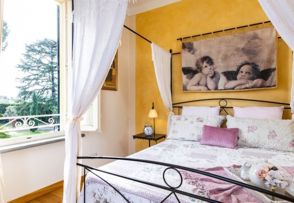 The master bedroom at first floor with panoramic garden view – Villa Luigina