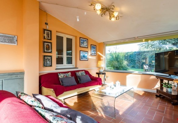 The veranda at ground floor with smart tv – Villa Luigina