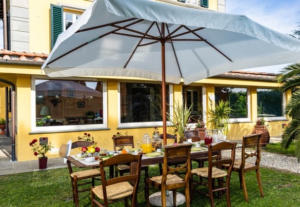 The outdoor dining by the veranda – Villa Luigina