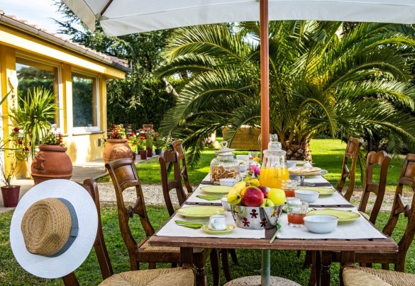 The outdoor dining by the veranda – Villa Luigina