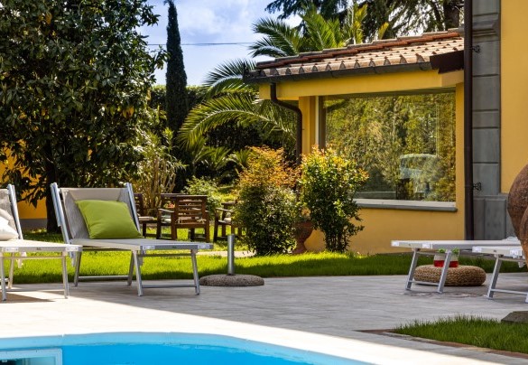 The pool, located at the side of the villa which is few meters away, is reached across the lawn – Villa Luigina
