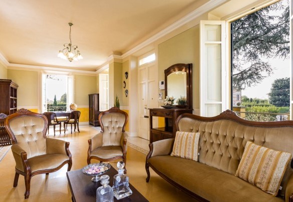 The elegant living room at first floor with garden view – Villa Luigina