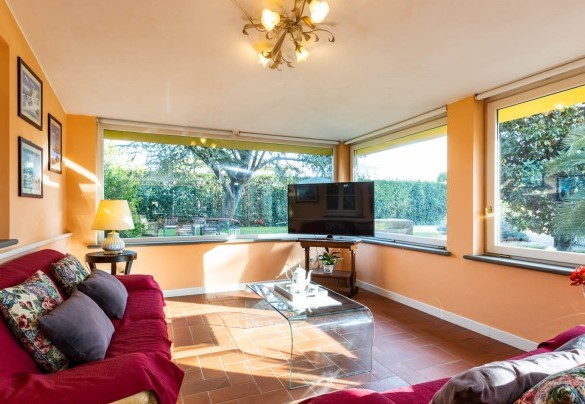 The veranda at ground floor with access to the garden – Villa Luigina