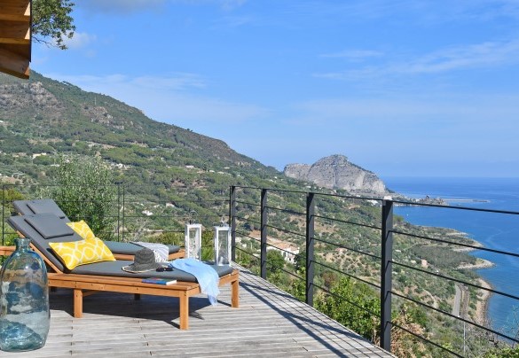 Il terrazzo con vista mare della dependance – Villa Luna