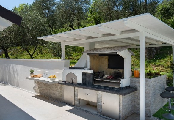 The barbecue area - Villa Lunezia