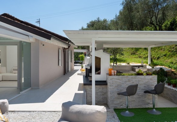 Fully equipped outdoor kitchen - Villa Lunezia