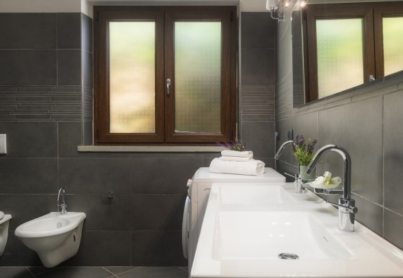Bathroom with shower of the apartment n. 2 - Villa Maggiorana