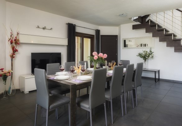 The modern dining room - Villa Maggiorana