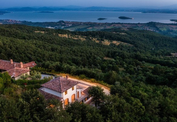 Top view above the Trasimeno Lake - Villa Maggiorana
