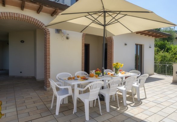 Terrace with wonderful view above the Trasimeno Lake - Villa Maggiorana