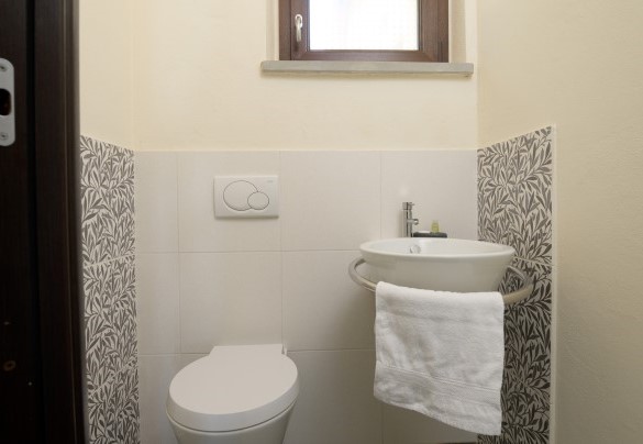 Guest bathroom on the first floor - Villa Maggiorana