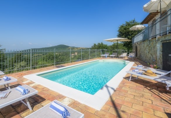 The pool is available from the last Saturday in April until the first Saturday in October - Villa Maggiorana
