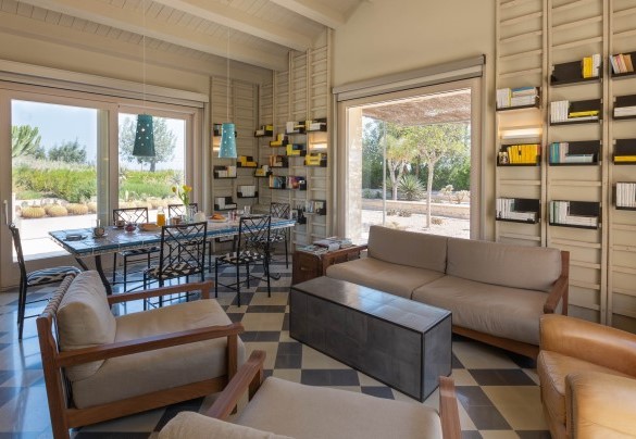 Il salone e la sala da pranzo informali – Villa Majoli